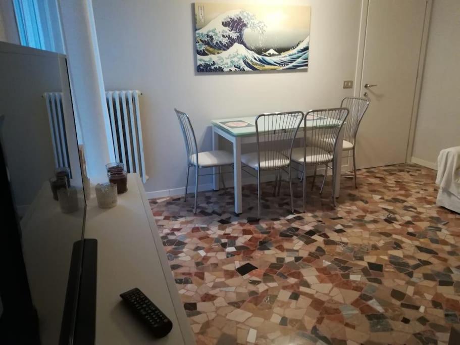 Primo Piano - Bilocale Casa Vacanze ブレシア エクステリア 写真